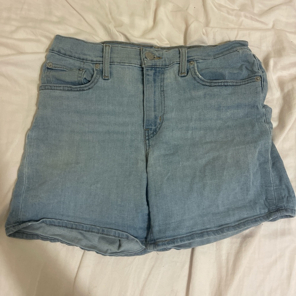 levi’s light wash jorts